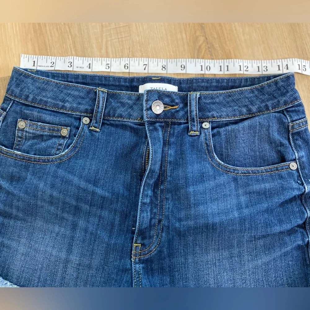 ☀️☀️❤️ Aritzia Talula High Waisted Dark Wash Blue Denim Frayed Summer Shorts